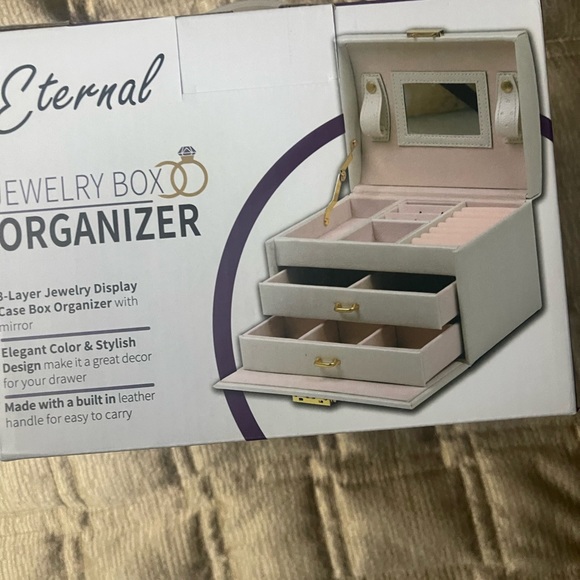 Brand new 3 layers jewelry box organizer, elegant color and stylish design - Picture 2 of 3